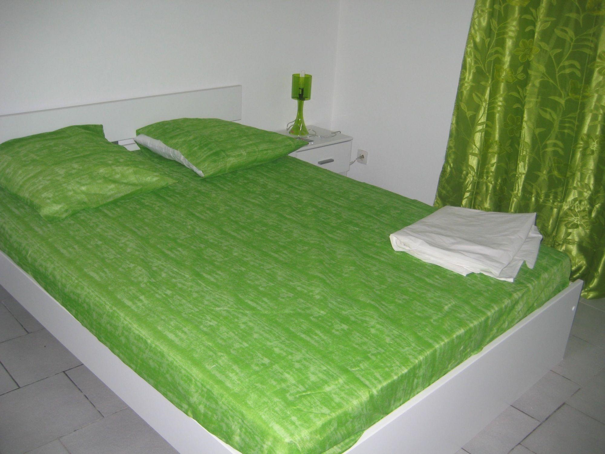 With 2 In Francois, With Furnished Garden And Wif *